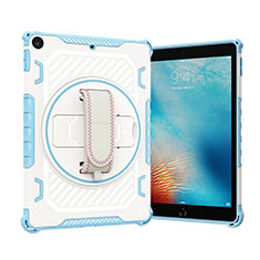 Silikon Hülle Handyhülle und Kunststoff Schutzhülle Hartschalen Tasche mit Ständer L07 für Apple New iPad 9.7 (2017) Blau