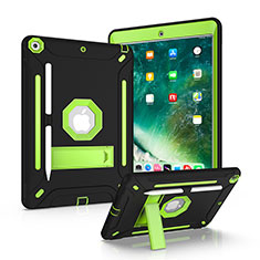 Silikon Hülle Handyhülle und Kunststoff Schutzhülle Hartschalen Tasche mit Ständer YJ1 für Apple iPad 10.2 (2020) Grün