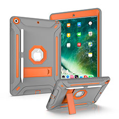 Silikon Hülle Handyhülle und Kunststoff Schutzhülle Hartschalen Tasche mit Ständer YJ2 für Apple iPad 10.2 (2020) Grau